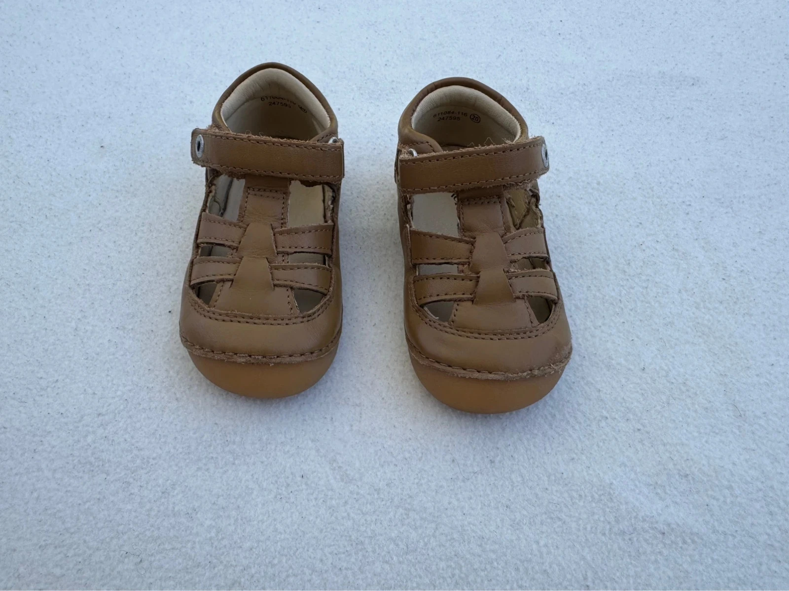 Sandales Kickers cuir camel T20 – Très bon état